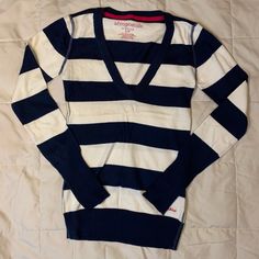 Never Been Worn, Blue And White Striped Knit Sweater. Fits True To Size. From A Cat Friendly House. Blue Striped Top Outfit, Striped Sweaters, Cute Striped Long Sleeve Sweater, Striped Sweater Brandy Melville, Striped V-neck Winter Sweater, Striped Top Outfit, Fitted Striped V-neck Sweater, Aeropostale Sweater, Blue Striped Top