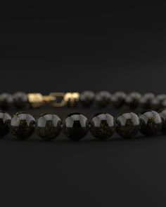 Adoptez l'allure mystérieuse du bracelet obsidienne 6 mm | SOMMET. Ce bracelet incarne l'énergie protectrice de l'obsidienne, ce qui en fait l'accessoire idéal pour celles qui recherchent à la fois élégance et sécurité dans leur style quotidien.
Conception et matériaux :


Perles d'obsidienne : Fabriqué avec des perles d'obsidienne de 6 mm, ce bracelet dégage un éclat profond et sombre qui capture la puissance et la force de ce verre volcanique. Connue pour ses propriétés d’ancrage et de protect Protective Energy, Obsidian Bracelet, Stacked Necklaces, Red Tigers Eye, Handcrafted Accessories, Stacked Jewelry, Stackable Bracelets, Ring Pendant Necklace, Fall Jewelry