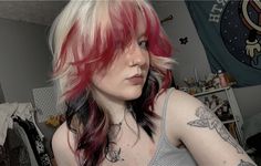 Emo Hair Color Short, Hair Colour Ideas Grunge, Grunge Hair Inspo Color, Hair Color Ideas For Bleached Hair, 2 Dyed Hair, Hair Dyed At The Tips, Hair Dye Ideas For Layered Hair, Pink And Black Hair Wolfcut, Dyed Grunge Hair