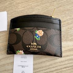 Nwt Coach Card Holder / Wallet In Signature And Floral Print. Coach Card Holder, Accessories Board, Handbag Essentials, Monogram Handbag, Floral Card, Vintage Shoulder Bag, Bags Coach, Bag Clips, Coach Crossbody Bag