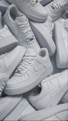 Jordan Shoes Wallpaper, Looks Hip Hop, Sneakers Wallpaper, Shoes Wallpaper, Cute Nike, Nike Looks, White Nike Shoes, Nike Airforce 1, Jordan Shoes Retro