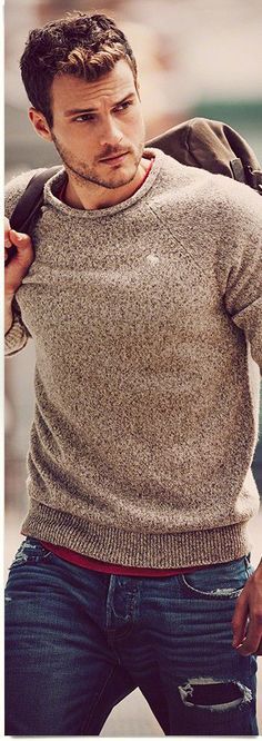 Este suéter es hecha por la marca Abercrombie. Me llevo esto si que era un poco frío fuera. Me gusta mucho el color bronceado para ir con los pantalones azules. Hipster Man, Color Sweater, Sharp Dressed Man, Mens Fall, 가을 패션, Cool Sweaters, Casual Sweaters, Stylish Men