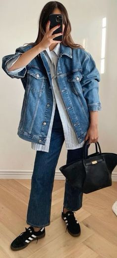 Oversized Jean Jacket Outfit, Adidas Samba Outfits, Fall Weekend Outfits, Samba Outfits, Adidas Samba Outfit, Samba Outfit, Jean Jacket Outfits, Spring Inspo, Denim Jacket Outfit