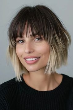 Fransiger Bob mit Pony: 53+ charmante Styles - hairtastic.de Wispy Bob, Bangs Choppy, Box Bob, Bumper Bangs, Hairstyles Bob, Shaggy Bob, Brunette Hair With Highlights, Chin Length, Choppy Bob