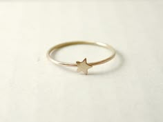 Tiny star ring - gold star ring - little star ring - twinkle star - dainty ring - simple minimal Jewerly Ring, Trendy Jewerly, Zierlicher Ring, Tiny Star, Star Ring, Cute Rings, Rings Simple, Rings Jewelry, Dainty Ring