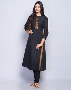 Paithani Dress, Plain Kurti Designs, Cotton Dress Pattern, Long Kurtas, Silk Kurti Designs, Salwar Neck Designs, Indian Kurti Designs, Churidar Designs, Long Kurta