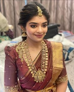 South Indian Wedding Hairstyles, Hair Style On Saree, Saree Hairstyles, Engagement Hairstyles, Latest Blouse Designs Pattern, Kanjivaram Saree, Bridal Hair Buns