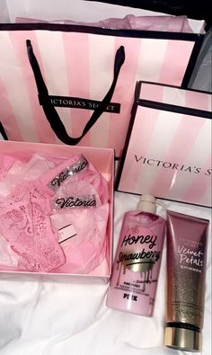 Pink Perfumes, Victoria's Secret Pure Seduction, Profumo Victoria Secret, Victoria's Secret Aesthetic, Honey Pink, Victoria Secret Wallpaper, Pure Seduction, Victoria's Secrets, Pink Lifestyle