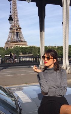 Jeanne Damas ❤️ French Icons, Parisienne Style, Look Legging, Parisienne Chic, Parisian Lifestyle, Parisian Vibes, Paris Chic