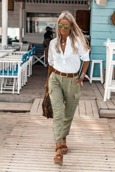 Mode Over 50, Stylish Outfits For Women Over 50, Bohemian Chic Fashion, Over 60 Fashion, Mode Boho, Denim Chic, Hair Summer, Mode Casual, 60 Fashion