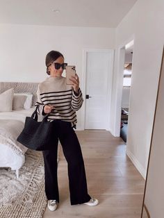 Wide Leg Black Jeans Outfit, Black Wide Leg Jeans Outfit, Wide Leg Pants Winter, Wide Pants Outfit, Wide Leg Black Jeans, Striped Sweater Outfit, Wide Leg Outfit