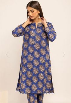 This designer's Printed blue kurti/shirt fits to XL size, it came in size 16 (please see the size chart for measurements). Fabric is Cambric (100% Cotton) Traditional Blue Kurta With Floral Print, Traditional Tunic Kurta With Digital Print, Traditional Digital Print Tunic Kurta, Long Sleeve Kurta With Floral Print For Diwali, Festive Long Sleeve Indigo Kurta, Blue Straight Kurta With Digital Print, Indigo Straight Kurta For Festive Occasions, Blue Digital Print Straight Kurta, Long Sleeve Indigo Kurta For Festive Occasions