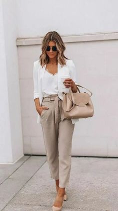 Spring Outfit Ideas For Work: The Ultimate Guide Business Casual Outfits For Women Remote, Minimalist Corporate Attire, Fashion Staples, Summer Work Outfits, Business Outfit, Casual Work Outfits, Work Outfits Women, Work Wardrobe, 가을 패션