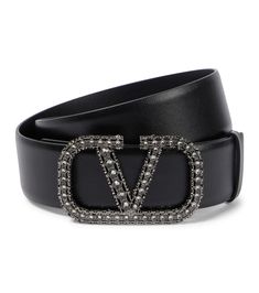 Valentino Garavani's VLogo Signature belt is a refined accessory. This all-black leather design has a gently hatched face that reverses to a smooth one. A Swarovski-crystal VLogo buckle finishes it on a glamorous note. | Valentino Garavani VLogo Signature reversible leather belt V Logo, Studded Belt, Leather Design, Black Belt, Belts For Women, Valentino Garavani, Leather Belt, All Black, Calf Leather