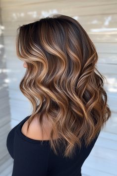 Add warmth and dimension to your look with caramel highlights on brown hair! It’s time to embrace the beauty of soft, golden hues. 💁‍♀️ #CaramelHighlights #BrownHairGoals #HairInspo #RadiantGlow #StylishLocks #WinterHairstyles Highlights For Golden Brown Hair, Dirty Blonde Hair With Caramel Highlights, Golden Brown Hair With Blonde Highlights, Caramel Highlights Wavy Hair, Honey Golden Blonde Hair Caramel Balayage Dark Brown, Golden Brown Hair Highlights, Ginger Highlights On Brown Hair, Cinnamon Roll Hair Color, Highlights Brown Hair Caramel