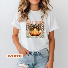 This Fall Vibes Tee and Pumpkin design radiates all the cozy autumn vibes. Perfect for pumpkin picking, apple cider sipping, and enjoying the changing leaves during the fall and Thanksgiving season. Ideal for fall enthusiasts and Halloween lovers seeking a comfortable and stylish tee as an addition to their wardrobe. Available in multiple sizes and colors for all seasonal lovers alike.  Versatile for casual pumpkin outings or a warm night in. Grab this tee today or gift one to your bestie! Produ Thanksgiving Tee, Halloween Top, Autumn T Shirts, Fall Tee, Autumn Cozy, Tops Fall, Cozy Fall, Fall Outfits Women, Fall Shirts