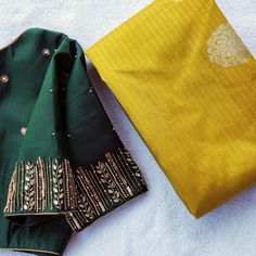 Aari Work Sleeve Simple Design, Different Aari Work Designs, Green Color Blouse Designs Latest, Green Blouse Embroidery Designs, Green Saree Look, Green Blouse Design, Colour Combinations Clothes, Saree Matching Blouse, New Colour Combinations