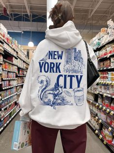 👕 BACK PRINT ONLY 👚 Please reach out if you'd like it to be a front print instead! This City Lover Hoodie will be perfect for your summer in New York city or any other city! It would also make a great Coffee lover gift or nature lover gift. Whether you want to protect the ocean or protect the city you will love the look of this oversized New York City Hoodie. PLEASE READ THE DESCRIPTION BEFORE PURCHASING  👕 Sizes & Fit * Unisex Hoodie, classic loose fit (Gildan 18500) * For an oversized fit, New York Hoodie, New York Sweatshirt, New York T Shirt, Oversized Crewneck, Heat Press Vinyl, Young T, Selling Clothes, Coffee Lover Gifts, Hoodie Design