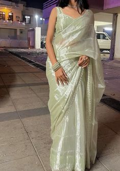 Pastel Saree Look, Farewell Sarees For Brown Skin Tone, Pastel Green Saree, Farewell Ideas, Grad Makeup, Organza Sari, Creative Snaps, Farewell Sarees, Indian Bedroom