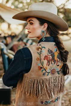 Cowboy Silhouette, Cattle Drive, Cowgirl Style Outfits, Classic Cowboy, Collar Tips, Double D Ranch, Cowgirl Chic, Cashmere Accessories, Cowgirl Outfits