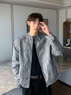 Model informationHeight: 184 CM Weight: 69 KG Try on size: LMaterial: 100% polyesterSize chart:SizeShoulder widthChestSleeve lengthLengthM53cm20.87 Inches124cm48.82 Inches66cm25.98 Inches65cm25.59 InchesL54cm21.26 Inches128cm50.39 Inches67cm26.38 Inches66cm25.98 InchesXL55cm21.65 Inches132cm51.97 Inches68cm26.77 Inches67cm26.38 InchesWarm tips: All are measured manually in a flat-laid position, with an allowable error of some 1-3cm. All dimensions are subject to the actual object. Unit: cm Pu Leather Jacket, Winter Coats Jackets, Baseball Jacket, Metal Design, Try On, Shoulder Pads, Winter Coat, Contrasting Colors, Pu Leather