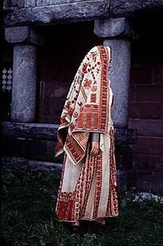 Dress And Scarf, Arab Culture, Embroidered Clothes, Red Silk, Silk Thread, Bridal Dress