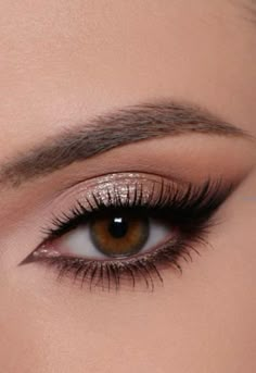 Teknik Makeup, Winged Eyeliner Makeup, Membentuk Alis, Prom Makeup Looks