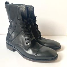 John Varvatos Hand Made In Italy Leather Wool Lined Boots Men's Us Size 8.5 Brand New 100% Authentic Gorgeous John Varvatos Hand Made In Italy Leather Wool Lined Boots Men's Us Size 8.5. Brand New No Box 100% Authentic Please See All Pictures, Retail $ 1680, Great Quality, Please See All Pictures Brand: John Varvatos Department: Men Type: Boot Character: Boots Closure: Lace Up Us Shoe Size: 8.5 Color: Black Model: John Varvatos Convert Style: Combat Country/Region Of Manufacture: Italy Upper Mat Designer Wingtip Boots With Leather Sole, Designer Leather Boots With Snip Toe, Luxury Leather Moto Boots With Leather Lining, Black Calf Leather Lace-up Boots With Plain Toe, Designer Moto Boots With Leather Sole, Black Plain Toe Lace-up Boots In Calf Leather, Designer Moto Boots With Leather Sole For Formal Wear, Designer Formal Moto Boots With Leather Sole, Designer Leather Moto Boots For Formal Occasions