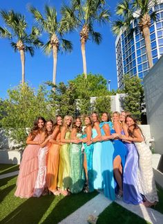 Formal Sorority, Sorority Pictures, College Formal, Sorority Themes, Sorority Formal, Semi Dresses, Prom Dress Inspo, Spring Formal