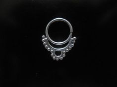 N°39  Beautiful Tribal Plain Silver Septum, made with silver sterling 92,5, with lovely ornementsTo wear gently prize open the 1mm wire, slide in and push to.1mm silver thickness of wire / Gauge 18Inside diametre 0,8cmDiametre ring 1cmSize ornement 0,6 cmTotal size with ornement 1,6cmPolish regulary to keep shineIn case, also fake septum available in the shop!Magnifique septum en argent sterling 92,5Pour le mettre, faite glisser doucement la tige de 1 mm sur le côté, puis repousser-la.La tige en Smiley Piercing Rings, Faux Septum, Helix Ring, Nose Rings Studs, Helix Ear, Smiley Piercing, Piercing Septum, Tragus Earrings, Nose Rings