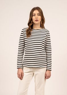 With its authentic carded cotton material, almost a sweatshirt, the MERIDAME II is a reinterpretation of the classic nautical shirt, with a more feminine form and a round neck collar for relaxed comfort. 100% carded cotton. Heavyweight jersey. Made in Saint-James, Normandy, France. The model is wearing a US size 6 (FR T38). Size and Fit: Fitted waistline size up between one and 2 sizes, depending on personal preference Measurements for size 8 (T40): total length is 25" / 63.5cm, half bust girth: Breton Stripe Shirt, Breton Shirt, Nautical Shirt, Normandy France, Saint James, Cotton Lights, Neck Collar, Layering Pieces, Striped Shirt