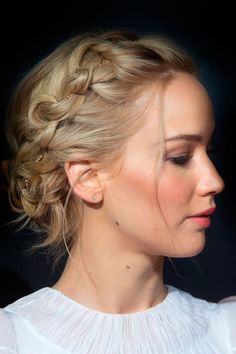 Las trenzas se han convertido en el look estrella de esta temporada. Nos inspiramos en las famosas y en pasarela para lucirlas. Short Wedding Hair, Celebrity Hairstyles, Jennifer Lawrence, Prom Hair, Hair Looks, Hair Goals