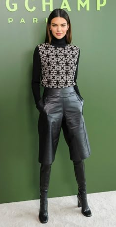 Lederhosen Outfit, Celebrity Fitness, Kendall Style, Kendal Jenner, Jenner Style, Cooler Look, Fashion Event, Leather Outfit