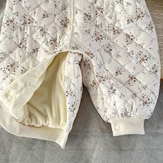 Envelop your baby in winter warmth in this long-sleeved floral romper! Crafted from 95% cotton, it has an O-neck collar and a convenient zipper closure. Perfectly sized to fit your little one, it radiates optimism with its beige hue. Specifications: Sleeve Length: Long Season: Winter Pattern Type: Floral Material Composition: 95% Material: Cotton Item Type: Rompers Gender: Baby unisex Fit: Fits true to size, take your normal size Department Name: Baby Color: Beige Collar: O-Neck Closure Type: Zi Long Sleeve Cream Onesie For Spring, Cream Long Sleeve Onesie For Spring, Cream Long Sleeve Onesie For Fall, Cream Long Sleeve Onesie For Winter, Winter Cotton Bubble Romper With Long Sleeves, Cream Cotton Onesie For Winter, Winter Long Sleeve Cotton Bubble Romper, Long Sleeve Cotton Bubble Romper, Winter Cream Cotton Onesie