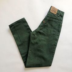 80’s Vintage Dark Green High Rise Levi’s 550 Jeans! Unisex. Levi’s 550 Student Jeans, Relaxed Fit, Tapered Leg. Made In The Usa. Nice Long Inseam! Tag Size - W28 L32 Brand - Levi’s Material - 100% Nonstretch Cotton Condition - Deadstock, New W/O Tags. Washed But Never Worn. Excellent Like-New Condition. Waist 26” Relaxed, 27.5” Pulled Taut Rise 11” Hip 36” Inseam 32.25” Ankle 7” Across #Vintage #Levijeans #Long #Tall #550 Green Corduroy Levis, Vintage Levis Jeans Outfit, Green Jeans Outfit, Dark Green Jeans, Jeans For Fall, Thrift Inspo, Cold Fits, Vintage Levis Jeans, School Clothes