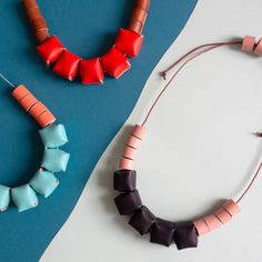 This stunning leather boho necklace will not go unnoticed. Brighten up your days with an unusual set of shapes and colors... that's the magic of this handmade necklace, which is perfect for an evening outfit! The CUBOS necklace was a great creative bet taken by the innovative Rebeca Zamora, born from her desire to make her own beads and transform small pieces of leather into 3D shapes. Rebecca believes that we can all develop creativity and that we can meet our inner artists by simply letting our creativity flow! This handmade leather necklace is adjustable, you can wear it short or long. Each cube and roll is made one by one, handmade by Rebeca. By wearing this necklace, you are the ultimate expression of handmade artistry. THIS CUBOS NECKLACE IS AVAILABLE IN THE FOLLOWING COMBINATIONS: * Unique Leather Necklace, Handmade Leather Necklaces, Handmade Necklace Designs, Leather Statement Necklace, Upcycled Leather, Evening Outfit, Leather Roll, 3d Shapes, Evening Outfits