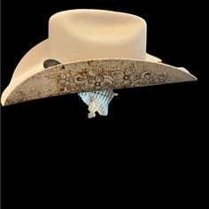 Texas Country 100x Limited Edition Gomez Cowboy Hat. Custom Hand Burned Floral Pattern Covers Entire Underside Of The Brim. Custom Removable Clip On Feather Embellishment. See Size In Photo. Custom Cowgirl Hats, Feather Embellishment, Burned Hats, Country Accessories, Custom Cowboy Hats, Texas Country, Hand Burn, Hat Custom, Cowgirl Hat