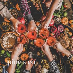 Who says Friendsgiving has to be indoors? 🍂✨ Host a Friendsgiving Picnic and celebrate in the crisp autumn air. Here’s how to make it magical: 🧺 Setup: Spread out cozy blankets, bring foldable tables, and string fairy lights for ambiance. 🍁 Menu: Keep it picnic-friendly—mini turkey sliders, stuffing muffins, charcuterie, and handheld pies. 🌟 Decor: Add pumpkins, fall leaves, and candles for that festive touch. 🥂 Drinks: Hot apple cider, mulled wine, or thermoses of pumpkin spice lattes. 🎉 Ac... Healthy Thanksgiving Dinner, Holiday Weight Gain, Feast Of Tabernacles, Dog Thanksgiving, Pouring Wine, Healthy Thanksgiving, Food Matters, Thanksgiving Celebration, People Eating