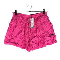 New Calvin Klein Jeans Womans Sz Medium Pull On Shorts Pockets Pinks Tencel Nwt Waist: 15 Inches Rise: 13 Inches Inseam: 3 Inches Material: 100% Tencel Thanks For Looking! Summer Swim Trunks With Pockets And Short Leg, High Waist Swim Trunks With Elastic Waistband For Summer, Pink Shorts With Pockets For Beach Season, Pink Beachwear Bottoms With Pockets, Beachwear High-waisted Shorts With Pockets, Sporty Pink Bottoms With Built-in Shorts, Pink Mid-rise Shorts With Pockets, Pink Sportswear Bottoms With Built-in Shorts, Pink Moisture-wicking Nylon Athletic Shorts