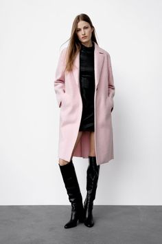 zara.com Pink Winter Clothes, Pink Coat Outfit, Light Pink Coat, Outfit Rosa, Lapel Collar Coat, Zara Fall, Best Perfume For Men, Textured Coat, Perfume For Men