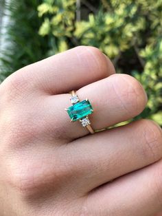 Emerald Diamond Ring, 3 Stone Rings, Claw Prong, Round Diamond Ring, Three Stone Diamond, Right Hand Rings, Emerald Engagement, Silver Engagement Rings, Emerald Engagement Ring