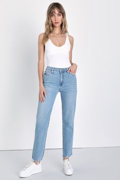 Roaming Wild Light Wash High-Waisted Straight-Leg Jeans Jeans Tank Top, Most Comfortable Jeans, Senior Photo Outfits, Just Black, Lulu Fashion, Straight Cut Jeans, Cut Top, Cute Jeans, Medium Wash Jeans