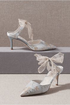 Something Bleu Elvie Mules - BHLDN Elegant Bow Mules With Low Heel, Elegant Mules With Bow And Open Heel, Elegant Low Heel Mules With Bow, Elegant Open Heel Mules With Bow, Elegant Pointed Toe Mules With Bow, Elegant Evening Mules With Bow, Feminine Texture, Sepatu Pump, Bridal 2024