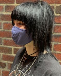 Black Emo Hair, Short Emo Haircuts, Short Stacked Hair, Stacked Hair, Goth Hair, Dyed Hair Inspiration, Punk Hair, Emo Hair, Hair Advice