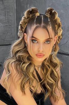 Concert Hair With Glitter, Glam Hair And Makeup Ideas, Rave Hairstyles, Concert Hairstyles