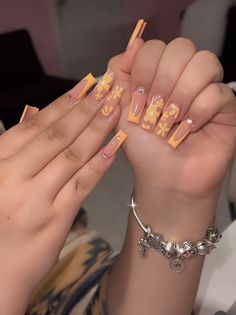 Yellow Acyrilics Nails, Ombre Gel Nails, Acrylic Toe Nails, Makeup Nails Art, Acrylic Nail Set, Ombre Acrylic Nails, Casual Nails, Glow Nails, Blush Nails