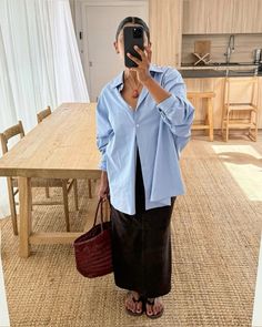 Light Blue Shirt Outfit, Casual Dinner Outfit Summer, Dinner Outfit Fall, Chica Chola, Dinner Outfit Casual, Latina Outfits, Latina Fashion Outfits, Quoi Porter, Outfit Trends