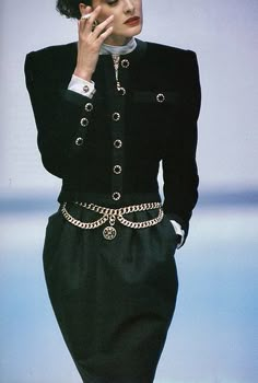 Edgy Preppy, Chanel Fashion Show, Runway Fashion Couture, 80s And 90s Fashion, Chanel Haute Couture, Preppy Girl, 1980s Fashion, Chanel Fashion