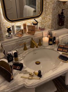 Clean Sink Aesthetic, Getting Ready Makeup Aesthetic, Makeup Aesthetic Getting Ready, Bathroom Makeup Aesthetic, Bathroom Countertop Aesthetic, Luxury Bathroom Aesthetic, Clutter Aesthetic, Bathroom Sink Decor Ideas, High Maintenance Aesthetic