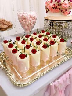 Desserts Cups, Pink Dessert Tables, Shot Glass Desserts, Chocolate Mousse Cups, Eid Sweets, Mousse Cups, Pudding Cup, Dessert Cups Recipes, Mini Dessert Cups